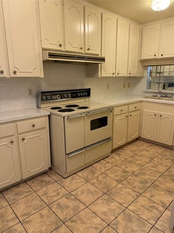 7933 Woodway Drive 6, Houston, TX 77063