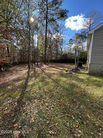 628 S Hampton Drive, Jacksonville, NC 28546
