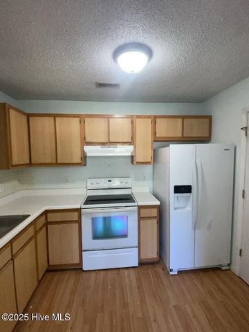 628 S Hampton Drive, Jacksonville, NC 28546