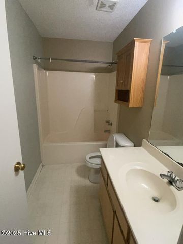 628 S Hampton Drive, Jacksonville, NC 28546