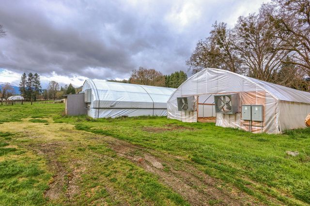 3311 Rogue River Highway, Gold Hill, OR 97525