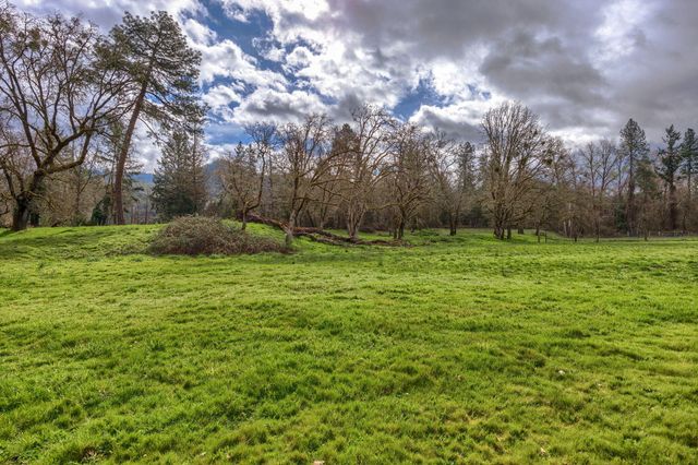 3311 Rogue River Highway, Gold Hill, OR 97525