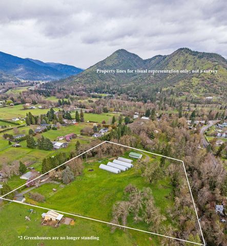 3311 Rogue River Highway, Gold Hill, OR 97525