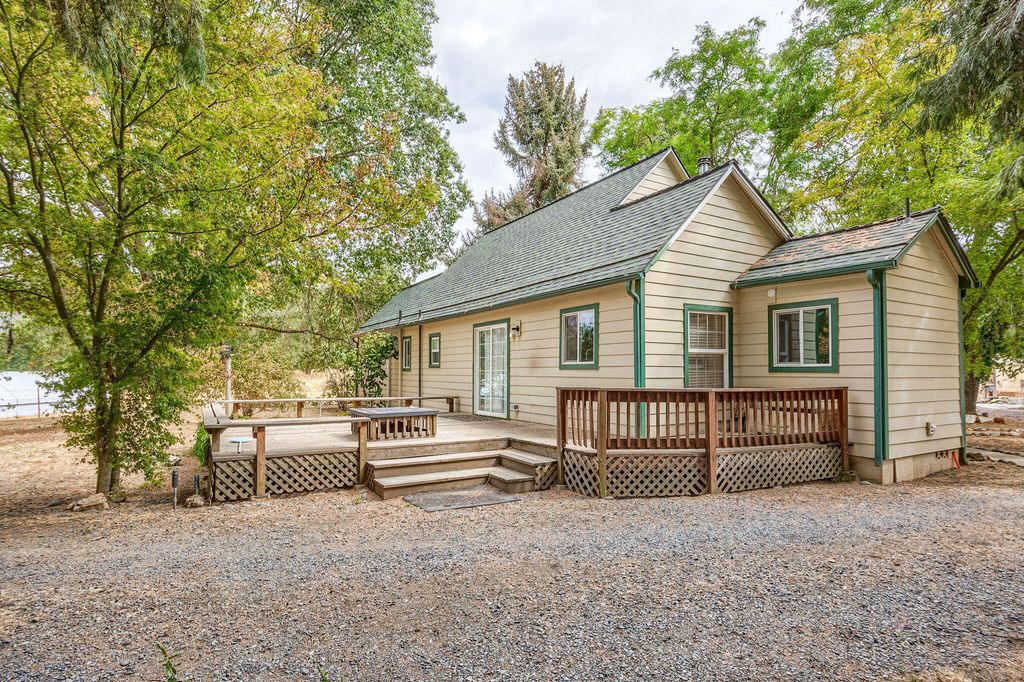 3311 Rogue River Highway, Gold Hill, OR 97525