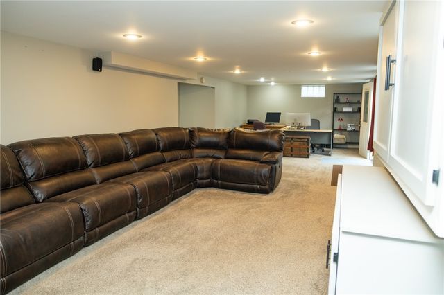 2 Preston Circle, Pittsford, NY 14534