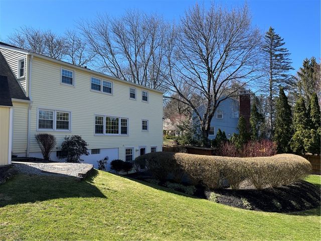 2 Preston Circle, Pittsford, NY 14534