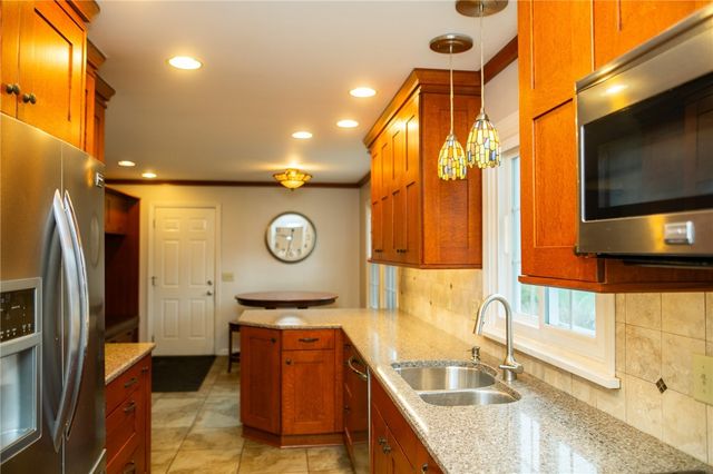 2 Preston Circle, Pittsford, NY 14534