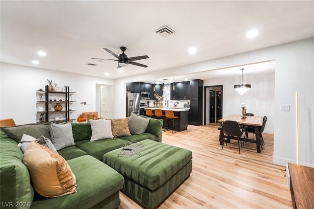 31 Jade Circle, Las Vegas, NV 89106