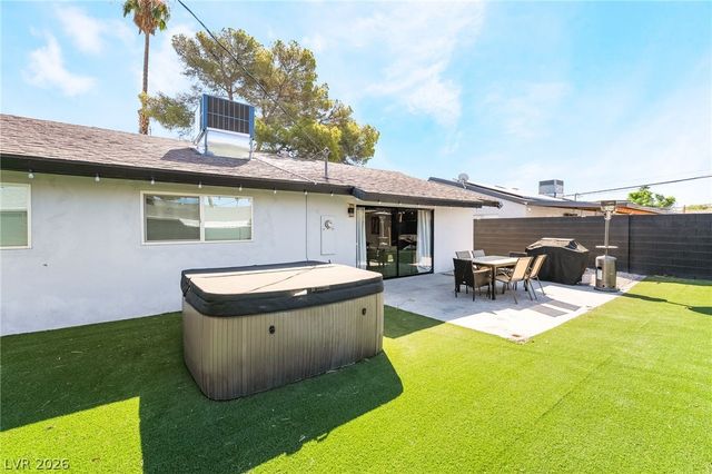 31 Jade Circle, Las Vegas, NV 89106