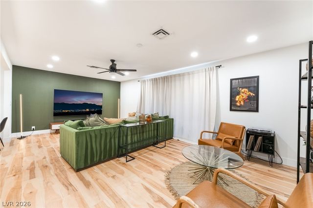 31 Jade Circle, Las Vegas, NV 89106
