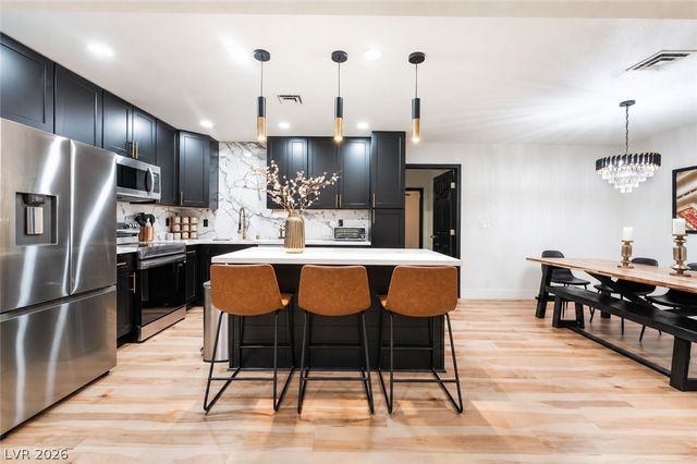31 Jade Circle, Las Vegas, NV 89106