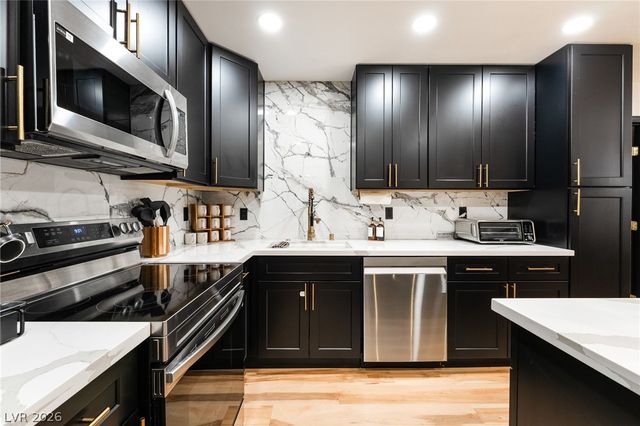 31 Jade Circle, Las Vegas, NV 89106