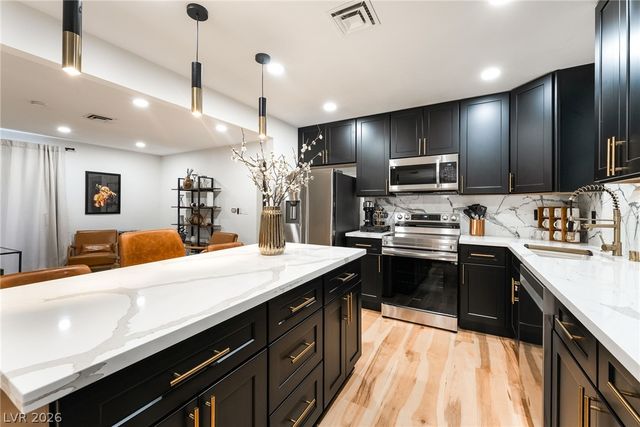 31 Jade Circle, Las Vegas, NV 89106