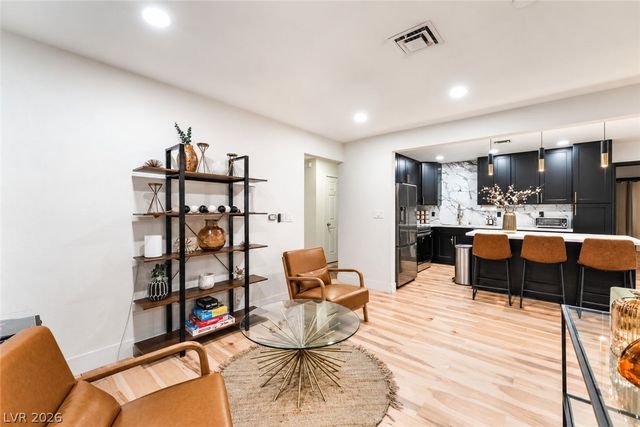 31 Jade Circle, Las Vegas, NV 89106