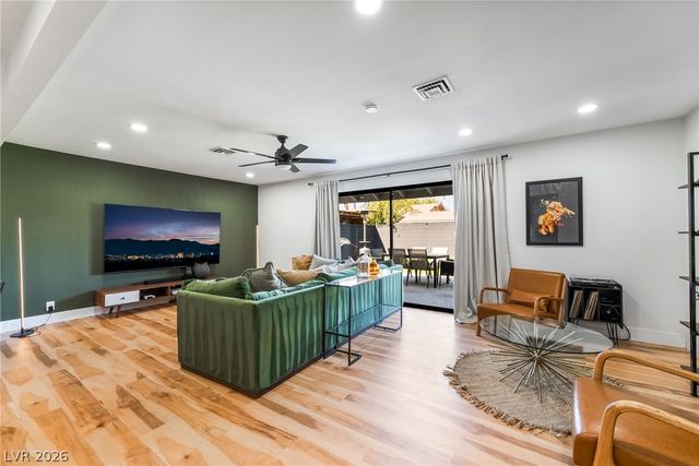 31 Jade Circle, Las Vegas, NV 89106