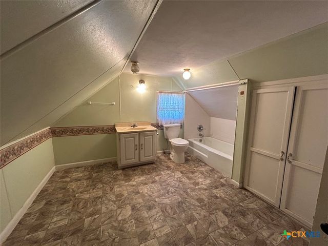 304 W Krezdorn Street, Seguin, TX 78155