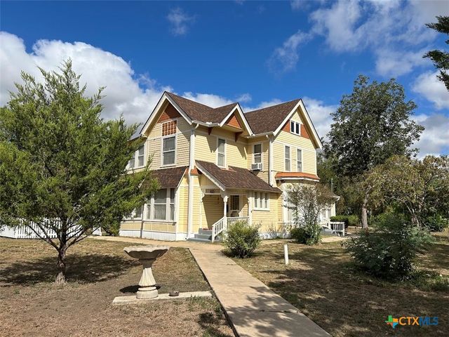 304 W Krezdorn Street, Seguin, TX 78155