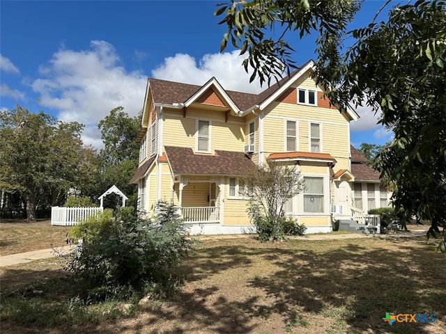 304 W Krezdorn Street, Seguin, TX 78155