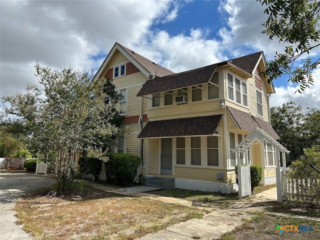 304 W Krezdorn Street, Seguin, TX 78155