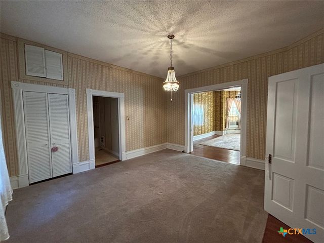 304 W Krezdorn Street, Seguin, TX 78155