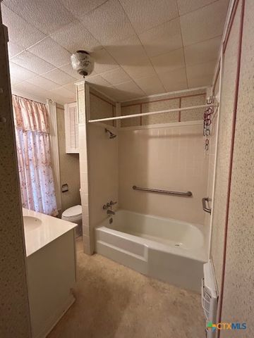 304 W Krezdorn Street, Seguin, TX 78155