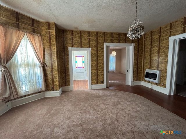 304 W Krezdorn Street, Seguin, TX 78155