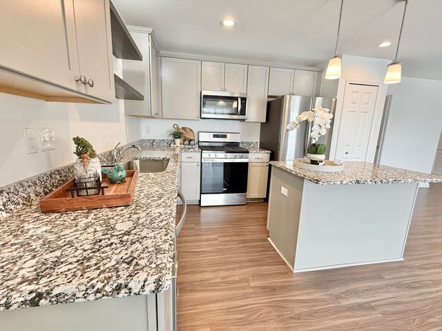 10290 Swan Lake Circle, Ypsilanti Twp, MI 48197