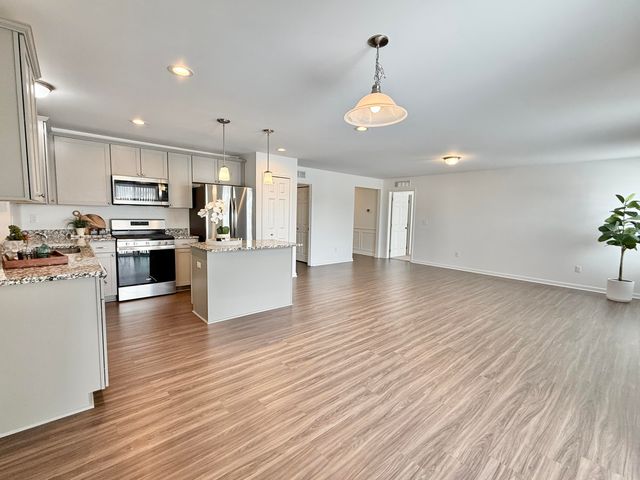 10290 Swan Lake Circle, Ypsilanti Twp, MI 48197