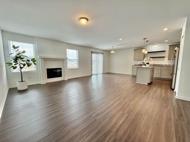 10290 Swan Lake Circle, Ypsilanti Twp, MI 48197