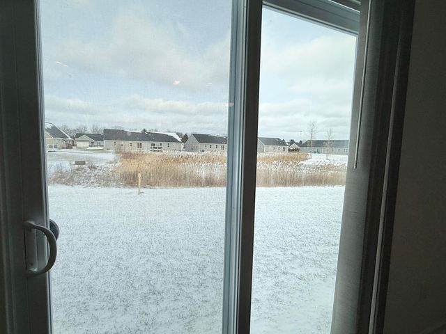 10290 Swan Lake Circle, Ypsilanti Twp, MI 48197