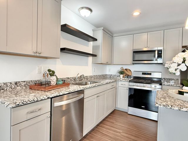 10290 Swan Lake Circle, Ypsilanti Twp, MI 48197