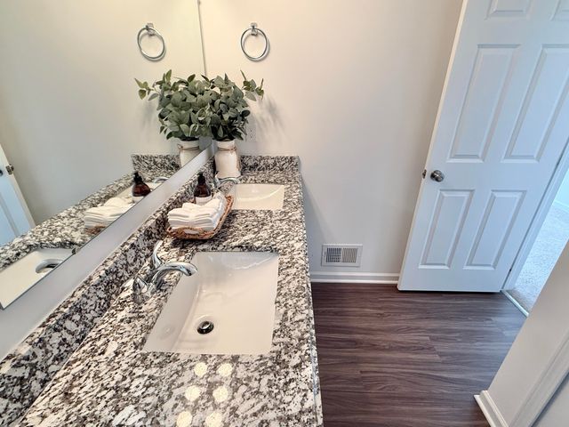 10290 Swan Lake Circle, Ypsilanti Twp, MI 48197