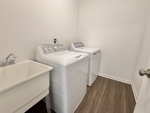 10290 Swan Lake Circle, Ypsilanti Twp, MI 48197