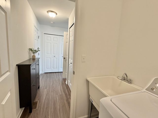 10290 Swan Lake Circle, Ypsilanti Twp, MI 48197