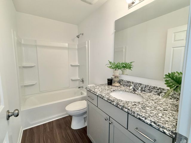 10290 Swan Lake Circle, Ypsilanti Twp, MI 48197