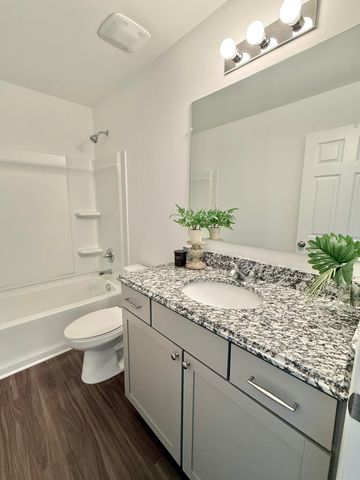 10290 Swan Lake Circle, Ypsilanti Twp, MI 48197