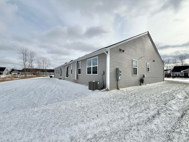 10290 Swan Lake Circle, Ypsilanti Twp, MI 48197