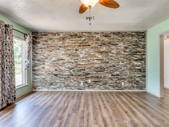 1082 Gaines Creek Loop, Eufaula, OK 74432