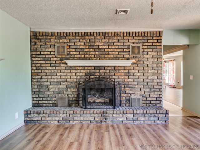 1082 Gaines Creek Loop, Eufaula, OK 74432