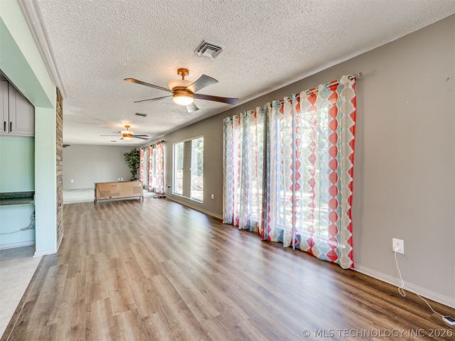 1082 Gaines Creek Loop, Eufaula, OK 74432
