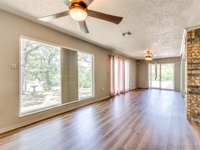 1082 Gaines Creek Loop, Eufaula, OK 74432