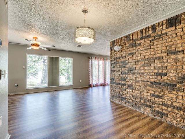 1082 Gaines Creek Loop, Eufaula, OK 74432