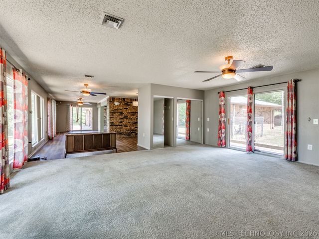1082 Gaines Creek Loop, Eufaula, OK 74432