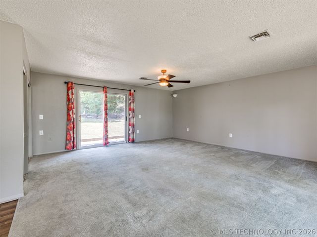 1082 Gaines Creek Loop, Eufaula, OK 74432
