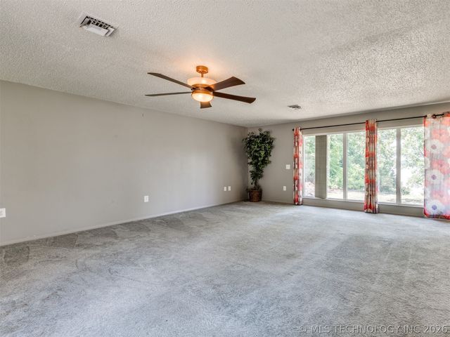 1082 Gaines Creek Loop, Eufaula, OK 74432