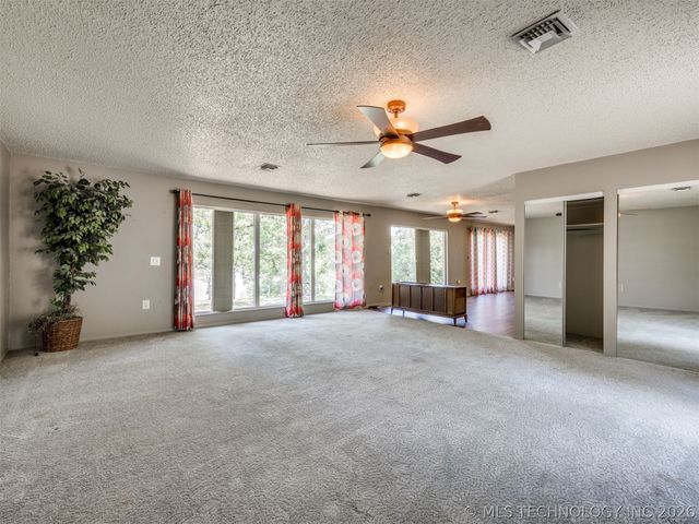 1082 Gaines Creek Loop, Eufaula, OK 74432