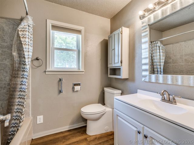 1082 Gaines Creek Loop, Eufaula, OK 74432