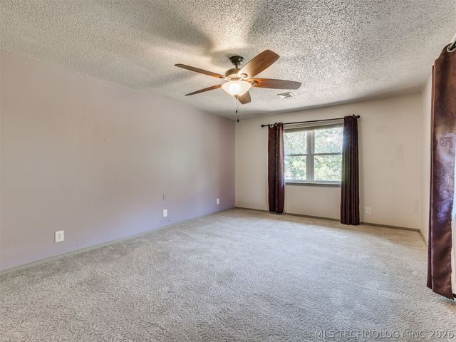 1082 Gaines Creek Loop, Eufaula, OK 74432