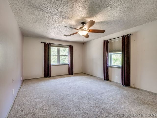 1082 Gaines Creek Loop, Eufaula, OK 74432