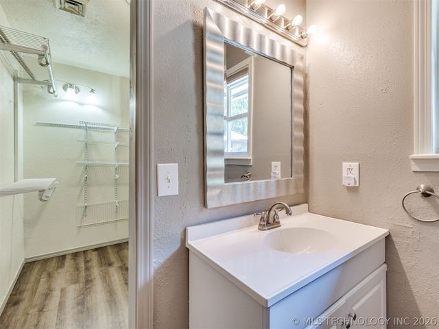 1082 Gaines Creek Loop, Eufaula, OK 74432